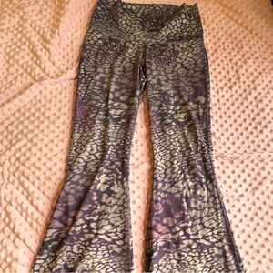 Mika Yoga Wear Purple & Beige Abstract Flare Leggings